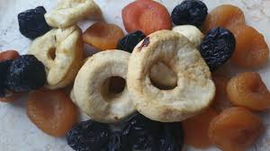 apfel birnen pflaumen aprikosen und andere fruchte richtig trocknen wie muss obst vor dem dorren vorbehandelt werde dorrobst lebensmittel essen dorrautomat