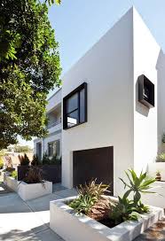 Black And White House Exterior Australia White Smooth Stucco Black Windows Modern City House Google Search Architecture White Exterior Houses Modern Exterior