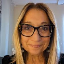 I joined ServiceNow almost 7 years ago at a time where I was navigating my  career into a new industry as a new mom. And over these 7 years I've been  able