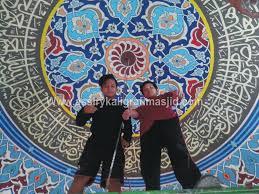 Idea menggabungkan lukisan potret dan kaligrafi muncul apabila saya bereksperimen dengan pelbagai teknik khat. Teknik Melukis Motif Kaligrafi Kubah Gaya Assiry Art Pesantren Seni Rupa Dan Kaligrafi Al Quran Modern Pskq Pertama Di Asia Tenggara