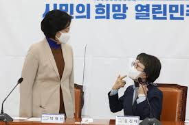For faster navigation, this iframe is preloading the wikiwand page for 박영선. ë°•ì˜ì„  ë¯¸ëž˜ ì‹œìž¥ ëŒ€ ë‚¡ì€ ì‹œìž¥ ëŒ€ê²° ê²½í–¥ì‹ ë¬¸
