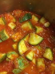 Cocinar Y Gozar Calabacitas Guisadas En Thermomix La Cebolla Ajo Y Tomate Se Pican En El Vaso Ahi Mismo Agregue Aceite Para Acitronar La Verdura Y Al Final Agregue Las Calabacitas
