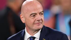 Infantino, il puparo del pallone. Un Mondiale e tanti favori lungo tre  continenti, anzi quattro