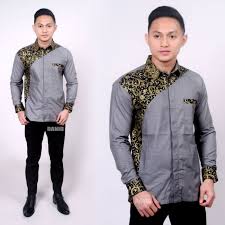 Sudah tentu batik sebagai warisan budaya bangsa selalu menarik dunia fashion, baik di dalam negeri maupun luar negeri. Harga Kemeja Kombinasi Terbaik Batik Pakaian Pria Juli 2021 Shopee Indonesia