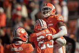 Your love of college football doesn't end when you graduate. 2zmbnwfvuudzgm