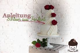 Auch den blauen, dünnen ring ganz außen würde ich erst, wenn die torte belegungsbereit ist, ausrollen und anbringen, da er, wenn du ihn vorbereiten würdest, durch das antrocknen eventuell beim versuch. Anleitung Mehrstockige Torten Stapeln Mann Backt