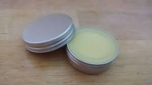 Ganz ohne duftstoffe, nur mit natürlichem. Diy Lippenpflege Aus Nur Drei Basis Zutaten Bienenwachs Kokosol Und Sheabutter Lippenpflege Lippen Pflege Bienenwachs
