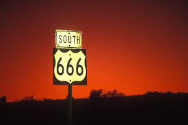 Resultado de imagem para charges - chip 666