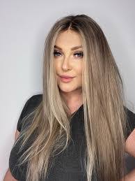 Mia May's Instagram, Twitter & Facebook