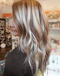Yet another throwback to the '90s, this tousled style starts dark and is juxtaposed with thick sections of blonde, bronze, and chestnut. Blond Hair With Brown Lowlights Novocom Top