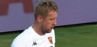 Kamil jacek glik (born 3 february 1988) is a polish professional footballer who plays as a centre back and captains italian club torino and the poland national team. Wlosi Bezlitosnie Drwia Z Kamila Glika Gol I Asysta Wideo Pilka Nozna Sport Pl
