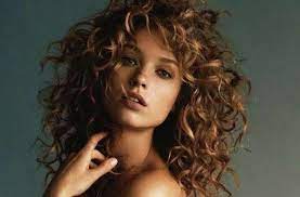 Il look con i capelli ricci naturali. Tagli Capelli Ricci 2016 Foto Stylosophy