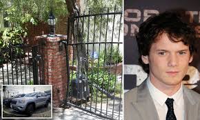 60 minutes is a weekly news program that has aired on american television since 1968. Star Trek S Anton Yelchin Died Of His Injuries In Less Than 60 Seconds Daily Mail Online