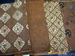 Biasanya model gamis dari bahan jarik bermotif batik ini bisa dipakai pada acara formal seperti undangan pernikahan atau acara keluarga. Mengenal Kain Jarik Yang Viral Karena Jadi Fetish Mahasiswa