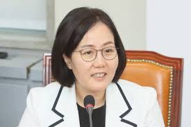 김현아 의원 한센병 부적절…사과 '한센병 발언' 김현아, 큰 아픔 남겼다 방송 출연해 문재인 대통령 한센병에 비유. ê¹€í˜„ì•„ ì „ ì˜ì› Shê³µì‚¬ ì‚¬ìž¥ ë‚´ì • ì„œìš¸íŒŒì´ë‚¸ìŠ¤