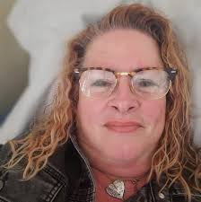 I am looking for a local bakery that have cinnamon rolls without the glaze. 