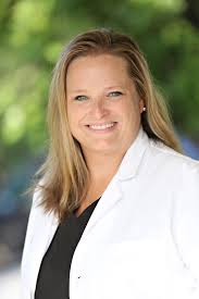 Kari Hyatt's Instagram, Twitter & Facebook