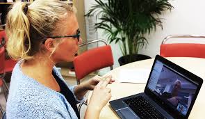 Ni får också följa med reportern henryk och andra personer på äventyr och ibland får ni hälsa på i sagans värld. Teckensprakskurser Pa Folkhogskola