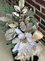 Butin De Xl Gros Noel Lanterne Swag Lanterne De Noel Decor De Vacances Swag Floral Decor Au Pays Des Merveilles D Hiver Blanc Or Poinsettias In 2020 Christmas Lanterns Holiday Decor Christmas