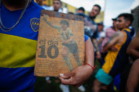 ¿es correcto decir hoy en día? Argentina S Soccer Fans Weep For Superhero Diego Maradona Boca Juniors Life Home Diego Maradona Argentina The Independent