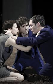 Immense bonheur de recevoir la comédie française dans #6alamaison rdv ce soir sur france 2 avec éric ruf, @ggallienne rebecca marder et benjamin lavernhe pic.twitter.com/hviwnvkfja. Elektra Oreste Laura Aris