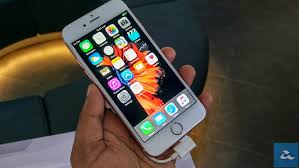 Apple's design for the iphone 6 plus was beautiful simplicity, wrapping rounded edges into glass in an unassuming style typical of past iphones. Apple Iphone 6s Dan Iphone 6s Plus Mula Dijual Oleh Maxis Digi Celcom Dan U Mobile Amanz