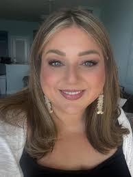 I am convinced that I could happily move to Vermont. 😀 I'm not going to,  but it's absolutely as quaint as I had hoped it would be. 🍁 It's like  Stars Hollow