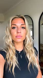 Tara Frost's Instagram, Twitter & Facebook