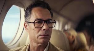 Только работа и никаких развлечений делают Джека скучным парнем»**.  Редактор “Сияния” и, по совместительству, дочь Кубрика Вивиан, утверждает,  что режиссёр заставил свою собственную секретаршу потратить “без  преувеличения несколько месяцев, отпечатывая ...