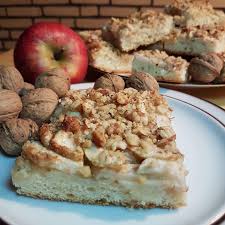 Kinderleichter veganer apfelkuchen mit schnellem rührteig aus einfachen zutaten. Apfel Marzipan Walnuss Blechkuchen Vegan Und Munter