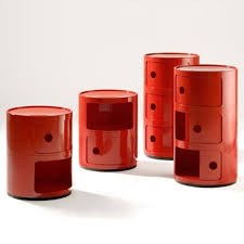 Kartell s'intéresse alors au plastique et se lance dans la manufacture de meubles et d'objets déco qui se veulent totalement nouveaux en terme d'aspect, tout en restant fonctionnels. Mueble Componibili Cabinet By Kartell Vente Online Sedie Design