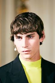 Erik đụng hàng quần lót 7 triệu đồng với Sơn Tùng