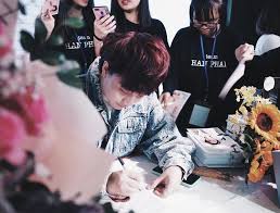 Bạn đã bao giờ là nạn nhân trước ống kính của đám bạn thân như bảo hân chưa? Báº£o Han Vá» Nha Ä'i Con Khoe Giáº¥y Chá»©ng Nháº­n Káº¿t Hon Om Cháº·t Thu Quá»³nh