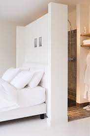 altijd al gedroomd van een badkamer in je slaapkamer lees dan deze blog voor de nodige tips en inspiratie praxis blog badkamer op zolder slaapkamer met badkamer en slaapkamer