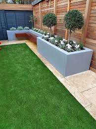 Modern Garden Design Artificial Grass Raised Beds Cedar Screen Floating Bench Lo Moderne Gartenentwurfe Design Kleiner Garten Zeitgenossische Gartengestaltung