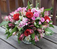 Lush Flower Arrangement With Roses Alstroemeria Mini Carnations Valentine Flower Arrangements Flower Arrangements Simple Mini Carnations