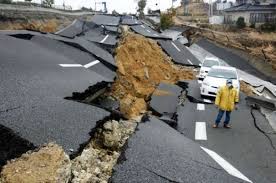 ¿sabéis que el suelo que pisamos reposa sobre enormes placas rocosas parecidas a las piezas de un puzzle? Redes Neuronales Para Anticiparse A Los Grandes Terremotos Sacyr