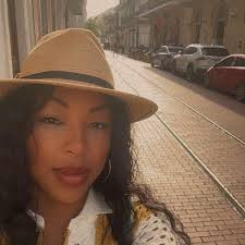 A circulating video shows ex-NFL player Zac Stacy brutally attacking a  woman by slamming and punching her.