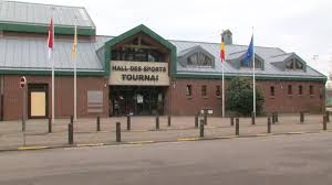 Florian, leader du decathlon tournai. Tournai Le Hall Des Sports Accueillera Un Centre De Vaccination Majeur