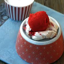 Mini Meringues Mit Erdbeersorbet Rezept Erdbeersorbet Sorbet Und Erdbeer Sorbet