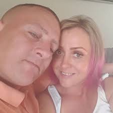 Mum who helped boyfriend escape dock 'only let him out for a kiss'