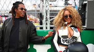 ¡Beyoncé Acelera la Moda! Look de Carrera Impacta en la Fórmula 1