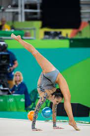 As competitivas, que entram em competições como as olimpíadas, além de trabalhar com a estrutura física, através de movimentos que exigem força,. Ginastica Ritmica Kaho Minagawa Fotos Joao Salamonde Flickr