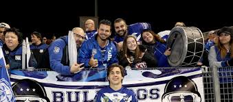 He was raised in adelaide, australia and attended the victorian college of the arts in melbourne, graduating in 1987. Player Images Lachlan Lewis Bulldogs