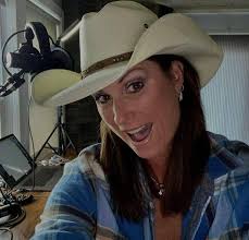 Hey beautiful Treasures let's go unfollow this account it was Terry's  fanpage now is a blogger, this person used Terry's name to start this page  mxm🤐please let's unfollow 🙏