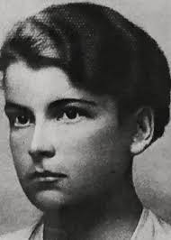 Helena Wolff's Instagram, Twitter & Facebook