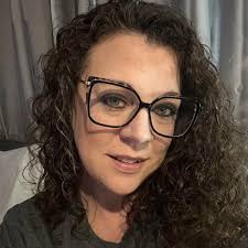 Which mani would you pair with this outfit?