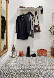 Fliesen aus keramik in berlin, potsdam und brandenburg. 5 Inspiring Small Space Entryways That Take Up No Space At All Moderne Fliesen Skandinavisches Haus Eingang Mit Fliesen