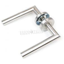 Engsel pintu model sendok biasa digunakan pada pintu perabotan rumah tangga seperti lemari dan laci meja. Game Interior Door Handles With Rosette Lr Model O53mm Satin Stainless Steel Nickel Emuca Bricolemar