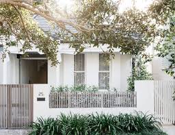 Contoh pagar minimalis dapat memberikan gambaran untuk mendesign pagar rumah agar lebih cantik. 10 Rekomendasi Desain Pagar Rumah Pilih Yang Minimalis Modern Atau Mewah Rumah123 Com